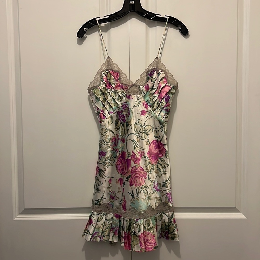 Vintage Victoria's Secret Gray Lace & Floral Pleated Chemise